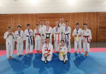 KARATE KLUB “VINKOVCI” OSVOJIO 21 ODLIČJE NA PRVENSTVU SLAVONIJE I BARANJE