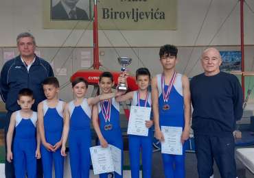 Mlađi juniori zlatni, mlađe juniorke brončane  