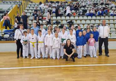 SAJNAMOVCIMA 20 MEDALJA I 2 PEHARA NA MEĐUNARODNOM TAEKWONDO TURNIRU U SL. BRODU