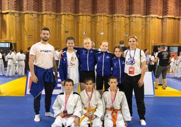 Od pet osvojenih medalja Judo klub Vinkovci osvojio dva zlata na juniorskom prvenstvu Hrvatske te jedno na prvenstvu Hrvatske za djecu