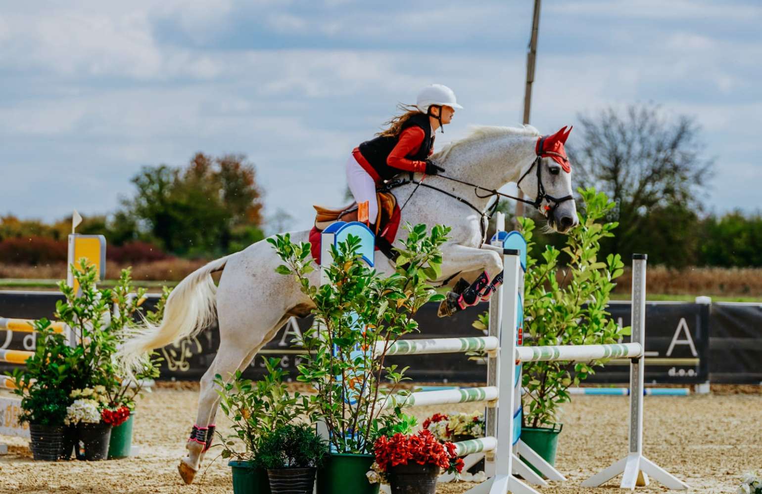 Povijesna pobjeda za vinkovački konjički sport: Tia Lovrić osvojila Croatia Cup u preponskom jahanju!