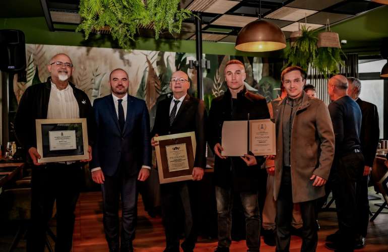 KARATE KLUB VINKOVCI NAGRAĐEN NA VELIKOJ OBLJETNICI KARATE SAVEZA U OSIJEKU 