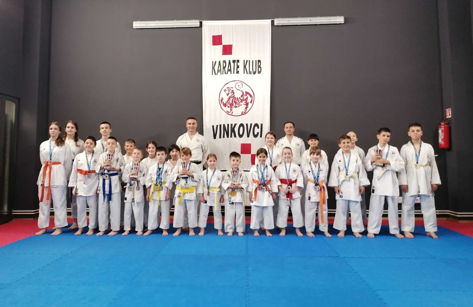 20 MEDALJA ZA KARATE KLUB VINKOVCI NA MEĐUNARODNOM KUPU VUKOVARA